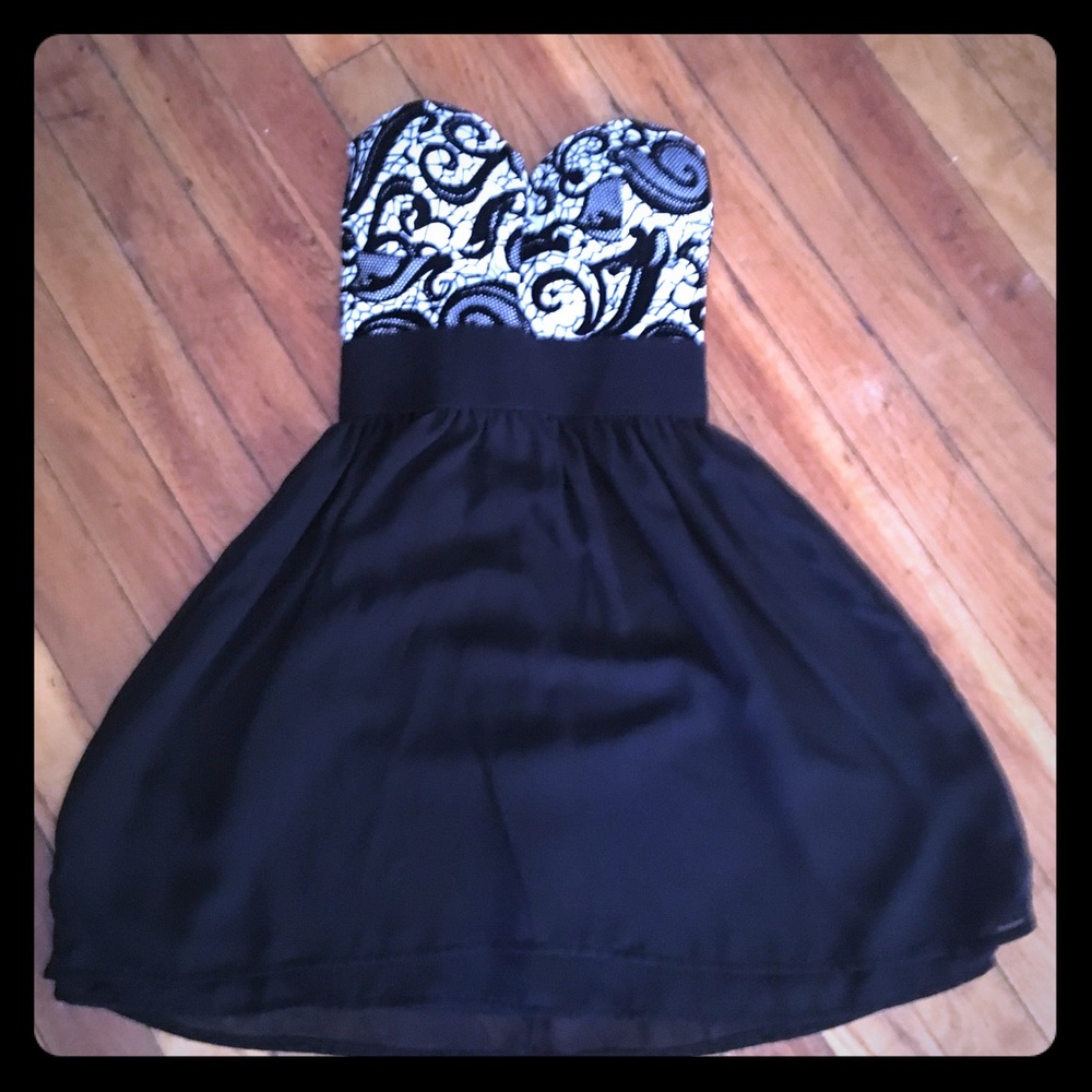 Short, Strapless Black and White Party Dress